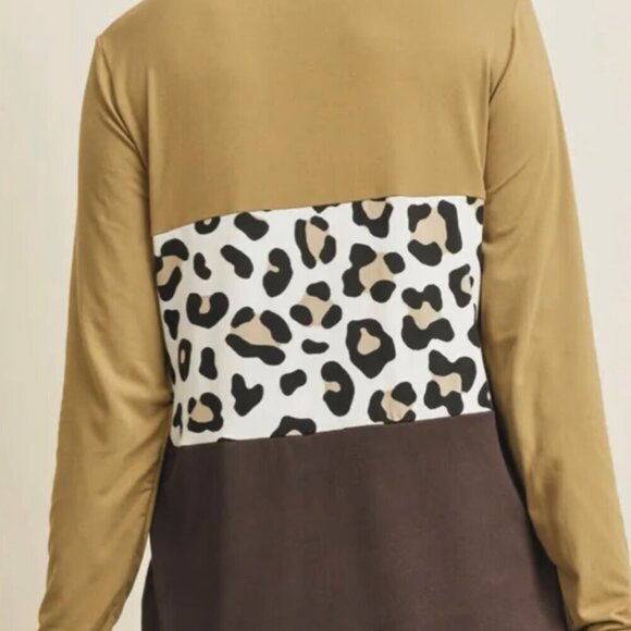 NWT Perfect Peach Color Block Contrast Print Top - Size Small​​​ - Picture 2 of 6